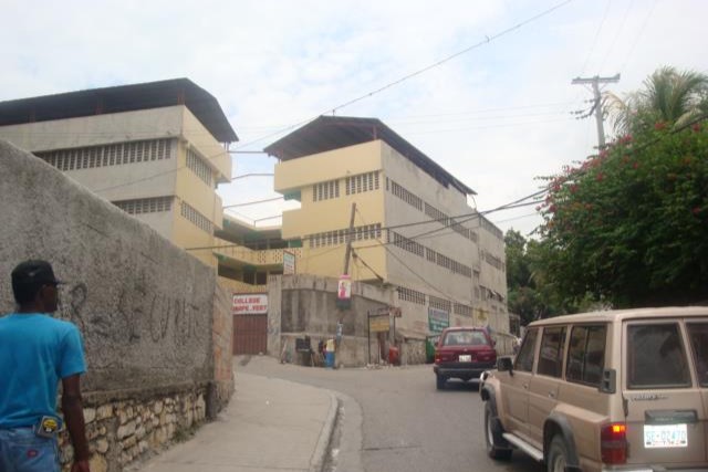 Collège Canapé-Vert Faces Threat of Property Seizure